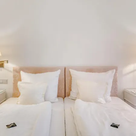 Eisenhut Otel